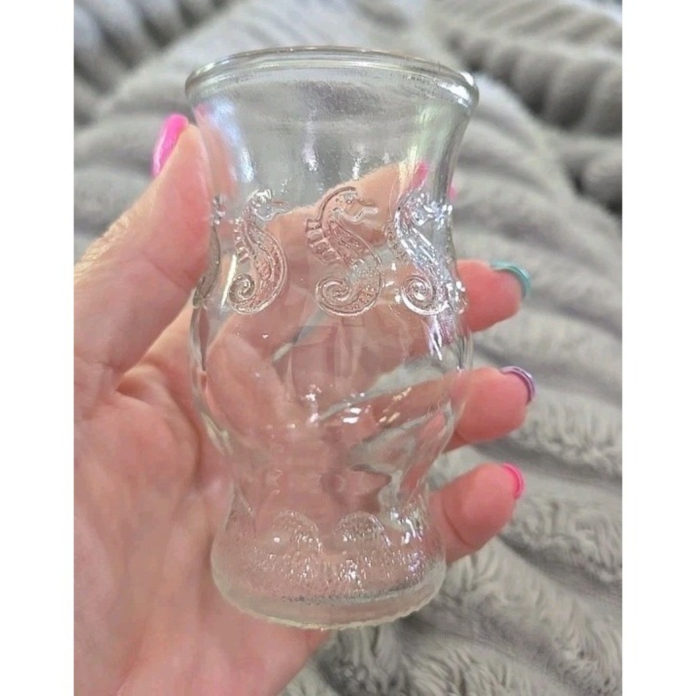 1-Vintage Juice Glass Seahorse Embossed Glass Waves EXCELLENT CONDITION